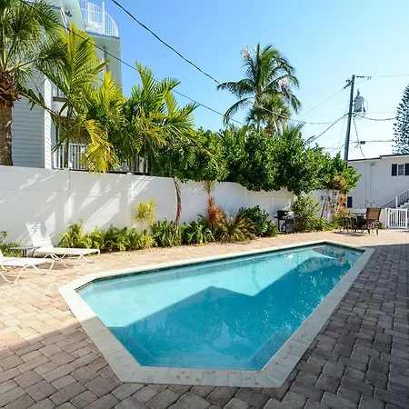 Canal 311 - Right In Siesta Key Village!